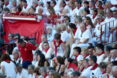 Público asistente a la Plaza de Toros de Pamplona durante la octava corrida de la Feria del Toro 2019 con la ganadería de Miura para los diestros Rafaelillo, Octavio Chacón y Juan Leal.