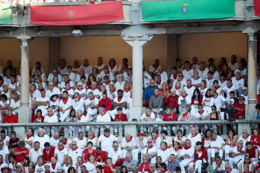 Público asistente a la Plaza de Toros de Pamplona durante la octava corrida de la Feria del Toro 2019 con la ganadería de Miura para los diestros Rafaelillo, Octavio Chacón y Juan Leal.