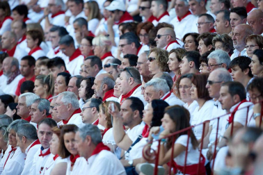 Público asistente a la Plaza de Toros de Pamplona durante la octava corrida de la Feria del Toro 2019 con la ganadería de Miura para los diestros Rafaelillo, Octavio Chacón y Juan Leal.