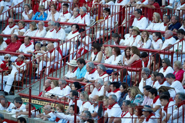Público asistente a la Plaza de Toros de Pamplona durante la octava corrida de la Feria del Toro 2019 con la ganadería de Miura para los diestros Rafaelillo, Octavio Chacón y Juan Leal.