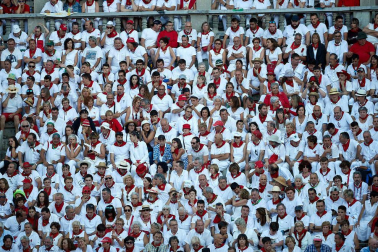 Público asistente a la Plaza de Toros de Pamplona durante la octava corrida de la Feria del Toro 2019 con la ganadería de Miura para los diestros Rafaelillo, Octavio Chacón y Juan Leal.