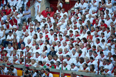 Público asistente a la Plaza de Toros de Pamplona durante la octava corrida de la Feria del Toro 2019 con la ganadería de Miura para los diestros Rafaelillo, Octavio Chacón y Juan Leal.
