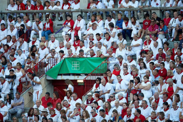 Público asistente a la Plaza de Toros de Pamplona durante la octava corrida de la Feria del Toro 2019 con la ganadería de Miura para los diestros Rafaelillo, Octavio Chacón y Juan Leal.