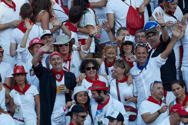 Público asistente a la Plaza de Toros de Pamplona durante la octava corrida de la Feria del Toro 2019 con la ganadería de Miura para los diestros Rafaelillo, Octavio Chacón y Juan Leal.