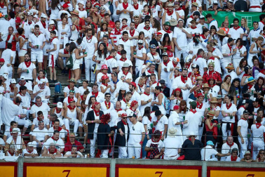 Público asistente a la Plaza de Toros de Pamplona durante la octava corrida de la Feria del Toro 2019 con la ganadería de Miura para los diestros Rafaelillo, Octavio Chacón y Juan Leal.