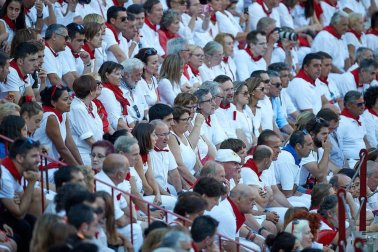Público asistente a la Plaza de Toros de Pamplona durante la octava corrida de la Feria del Toro 2019 con la ganadería de Miura para los diestros Rafaelillo, Octavio Chacón y Juan Leal.