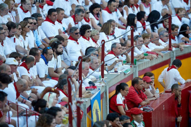 Público asistente a la Plaza de Toros de Pamplona durante la octava corrida de la Feria del Toro 2019 con la ganadería de Miura para los diestros Rafaelillo, Octavio Chacón y Juan Leal.
