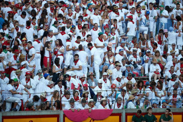 Público asistente a la Plaza de Toros de Pamplona durante la octava corrida de la Feria del Toro 2019 con la ganadería de Miura para los diestros Rafaelillo, Octavio Chacón y Juan Leal.