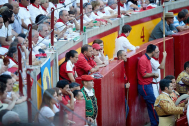 Público asistente a la Plaza de Toros de Pamplona durante la octava corrida de la Feria del Toro 2019 con la ganadería de Miura para los diestros Rafaelillo, Octavio Chacón y Juan Leal.
