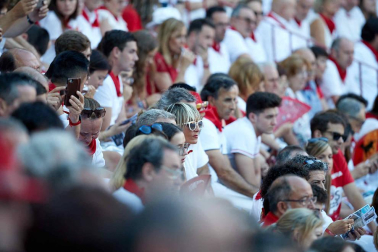 Público asistente a la Plaza de Toros de Pamplona durante la octava corrida de la Feria del Toro 2019 con la ganadería de Miura para los diestros Rafaelillo, Octavio Chacón y Juan Leal.