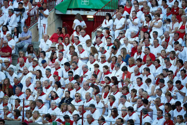 Público asistente a la Plaza de Toros de Pamplona durante la octava corrida de la Feria del Toro 2019 con la ganadería de Miura para los diestros Rafaelillo, Octavio Chacón y Juan Leal.