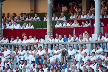 Público asistente a la Plaza de Toros de Pamplona durante la octava corrida de la Feria del Toro 2019 con la ganadería de Miura para los diestros Rafaelillo, Octavio Chacón y Juan Leal.