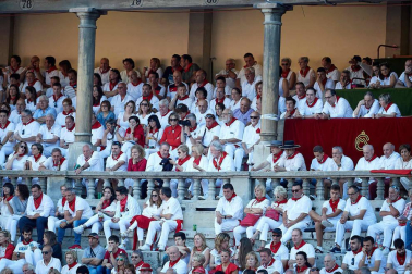 Público asistente a la Plaza de Toros de Pamplona durante la octava corrida de la Feria del Toro 2019 con la ganadería de Miura para los diestros Rafaelillo, Octavio Chacón y Juan Leal.