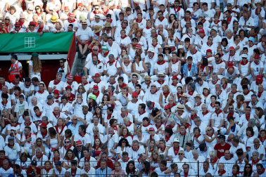 Público asistente a la Plaza de Toros de Pamplona durante la octava corrida de la Feria del Toro 2019 con la ganadería de Miura para los diestros Rafaelillo, Octavio Chacón y Juan Leal.