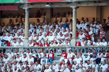 Público asistente a la Plaza de Toros de Pamplona durante la octava corrida de la Feria del Toro 2019 con la ganadería de Miura para los diestros Rafaelillo, Octavio Chacón y Juan Leal.