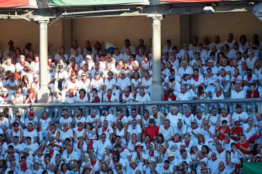 Público asistente a la Plaza de Toros de Pamplona durante la octava corrida de la Feria del Toro 2019 con la ganadería de Miura para los diestros Rafaelillo, Octavio Chacón y Juan Leal.