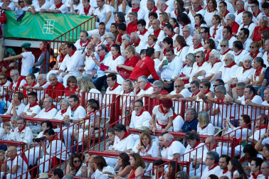 Público asistente a la Plaza de Toros de Pamplona durante la octava corrida de la Feria del Toro 2019 con la ganadería de Miura para los diestros Rafaelillo, Octavio Chacón y Juan Leal.