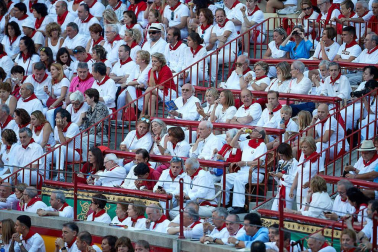 Público asistente a la Plaza de Toros de Pamplona durante la octava corrida de la Feria del Toro 2019 con la ganadería de Miura para los diestros Rafaelillo, Octavio Chacón y Juan Leal.
