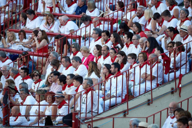 Público asistente a la Plaza de Toros de Pamplona durante la octava corrida de la Feria del Toro 2019 con la ganadería de Miura para los diestros Rafaelillo, Octavio Chacón y Juan Leal.
