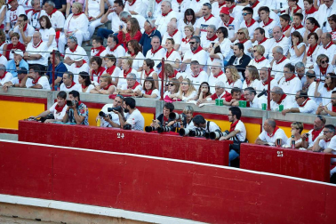 Público asistente a la Plaza de Toros de Pamplona durante la octava corrida de la Feria del Toro 2019 con la ganadería de Miura para los diestros Rafaelillo, Octavio Chacón y Juan Leal.