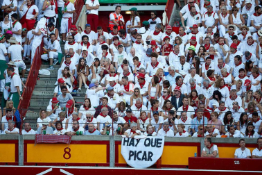Público asistente a la Plaza de Toros de Pamplona durante la octava corrida de la Feria del Toro 2019 con la ganadería de Miura para los diestros Rafaelillo, Octavio Chacón y Juan Leal.