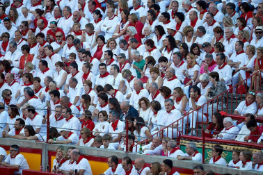 Público asistente a la Plaza de Toros de Pamplona durante la octava corrida de la Feria del Toro 2019 con la ganadería de Miura para los diestros Rafaelillo, Octavio Chacón y Juan Leal.