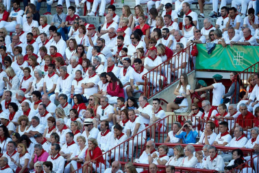 Público asistente a la Plaza de Toros de Pamplona durante la octava corrida de la Feria del Toro 2019 con la ganadería de Miura para los diestros Rafaelillo, Octavio Chacón y Juan Leal.