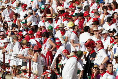 Público asistente a la Plaza de Toros de Pamplona durante la octava corrida de la Feria del Toro 2019 con la ganadería de Miura para los diestros Rafaelillo, Octavio Chacón y Juan Leal.