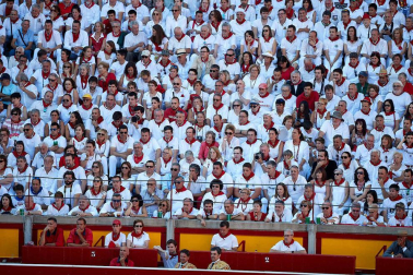 Público asistente a la Plaza de Toros de Pamplona durante la octava corrida de la Feria del Toro 2019 con la ganadería de Miura para los diestros Rafaelillo, Octavio Chacón y Juan Leal.