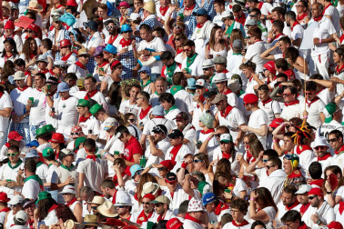 Público asistente a la Plaza de Toros de Pamplona durante la octava corrida de la Feria del Toro 2019 con la ganadería de Miura para los diestros Rafaelillo, Octavio Chacón y Juan Leal.