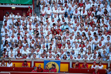 Público asistente a la Plaza de Toros de Pamplona durante la octava corrida de la Feria del Toro 2019 con la ganadería de Miura para los diestros Rafaelillo, Octavio Chacón y Juan Leal.