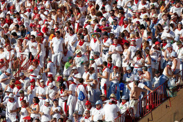 Público asistente a la Plaza de Toros de Pamplona durante la octava corrida de la Feria del Toro 2019 con la ganadería de Miura para los diestros Rafaelillo, Octavio Chacón y Juan Leal.