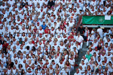 Público asistente a la Plaza de Toros de Pamplona durante la octava corrida de la Feria del Toro 2019 con la ganadería de Miura para los diestros Rafaelillo, Octavio Chacón y Juan Leal.