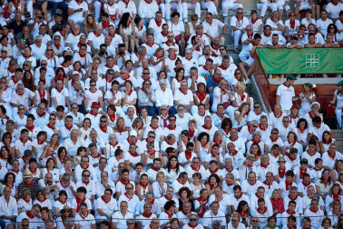 Público asistente a la Plaza de Toros de Pamplona durante la octava corrida de la Feria del Toro 2019 con la ganadería de Miura para los diestros Rafaelillo, Octavio Chacón y Juan Leal.