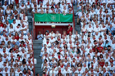 Público asistente a la Plaza de Toros de Pamplona durante la octava corrida de la Feria del Toro 2019 con la ganadería de Miura para los diestros Rafaelillo, Octavio Chacón y Juan Leal.