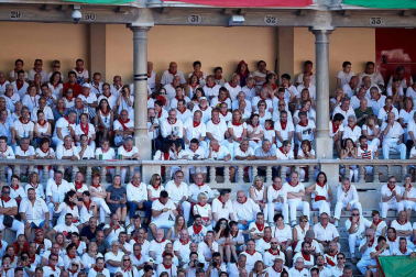 Público asistente a la Plaza de Toros de Pamplona durante la octava corrida de la Feria del Toro 2019 con la ganadería de Miura para los diestros Rafaelillo, Octavio Chacón y Juan Leal.