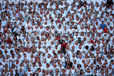 Público asistente a la Plaza de Toros de Pamplona durante la octava corrida de la Feria del Toro 2019 con la ganadería de Miura para los diestros Rafaelillo, Octavio Chacón y Juan Leal.