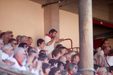 Público asistente a la Plaza de Toros de Pamplona durante la octava corrida de la Feria del Toro 2019 con la ganadería de Miura para los diestros Rafaelillo, Octavio Chacón y Juan Leal.