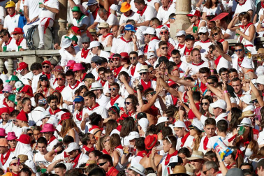 Público asistente a la Plaza de Toros de Pamplona durante la octava corrida de la Feria del Toro 2019 con la ganadería de Miura para los diestros Rafaelillo, Octavio Chacón y Juan Leal.
