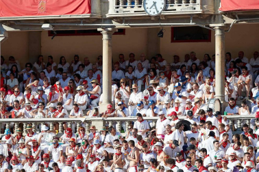 Público asistente a la Plaza de Toros de Pamplona durante la octava corrida de la Feria del Toro 2019 con la ganadería de Miura para los diestros Rafaelillo, Octavio Chacón y Juan Leal.