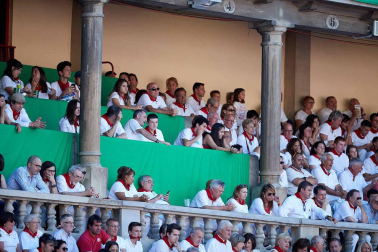 Público asistente a la Plaza de Toros de Pamplona durante la octava corrida de la Feria del Toro 2019 con la ganadería de Miura para los diestros Rafaelillo, Octavio Chacón y Juan Leal.
