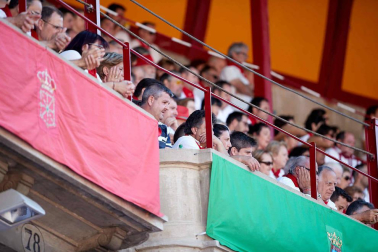 Público asistente a la Plaza de Toros de Pamplona durante la octava corrida de la Feria del Toro 2019 con la ganadería de Miura para los diestros Rafaelillo, Octavio Chacón y Juan Leal.