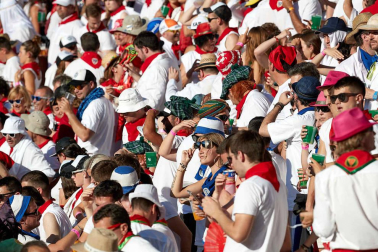 Público asistente a la Plaza de Toros de Pamplona durante la octava corrida de la Feria del Toro 2019 con la ganadería de Miura para los diestros Rafaelillo, Octavio Chacón y Juan Leal.