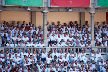 Público asistente a la Plaza de Toros de Pamplona durante la octava corrida de la Feria del Toro 2019 con la ganadería de Miura para los diestros Rafaelillo, Octavio Chacón y Juan Leal.