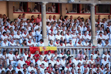 Público asistente a la Plaza de Toros de Pamplona durante la octava corrida de la Feria del Toro 2019 con la ganadería de Miura para los diestros Rafaelillo, Octavio Chacón y Juan Leal.