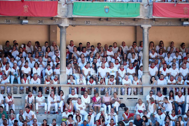 Público asistente a la Plaza de Toros de Pamplona durante la octava corrida de la Feria del Toro 2019 con la ganadería de Miura para los diestros Rafaelillo, Octavio Chacón y Juan Leal.