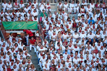 Público asistente a la Plaza de Toros de Pamplona durante la octava corrida de la Feria del Toro 2019 con la ganadería de Miura para los diestros Rafaelillo, Octavio Chacón y Juan Leal.