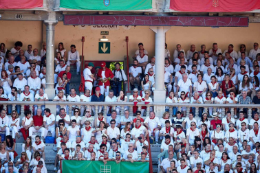 Público asistente a la Plaza de Toros de Pamplona durante la octava corrida de la Feria del Toro 2019 con la ganadería de Miura para los diestros Rafaelillo, Octavio Chacón y Juan Leal.
