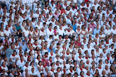 Público asistente a la Plaza de Toros de Pamplona durante la octava corrida de la Feria del Toro 2019 con la ganadería de Miura para los diestros Rafaelillo, Octavio Chacón y Juan Leal.