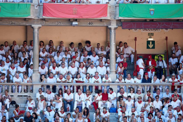 Público asistente a la Plaza de Toros de Pamplona durante la octava corrida de la Feria del Toro 2019 con la ganadería de Miura para los diestros Rafaelillo, Octavio Chacón y Juan Leal.